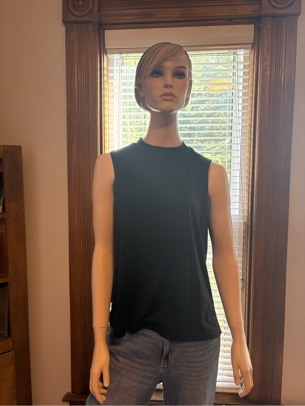 Classic Sleeveless Black Crewneck Top - Women